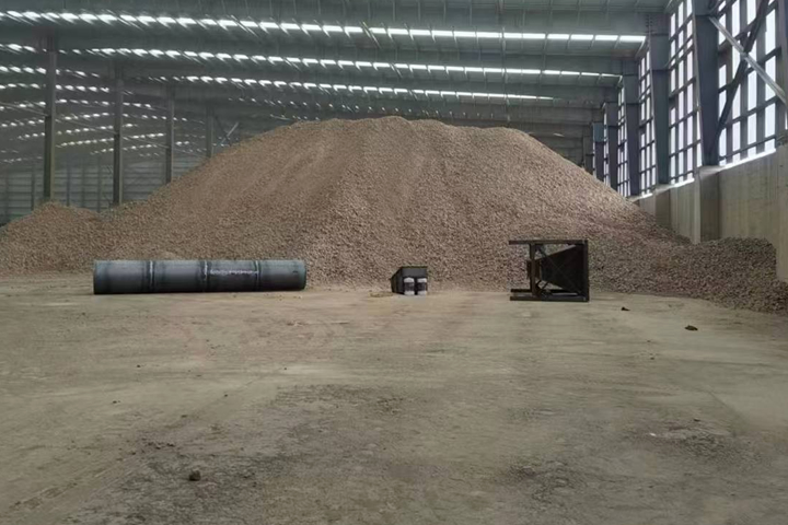 礦石烘干機是東鼎干燥針對冶金建材行業(yè)推出的專用烘干設(shè)備，具有產(chǎn)能大、耐磨損、熱能消耗低、自動化程度高的特點。