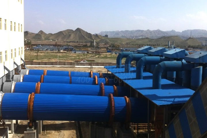 東鼎礦渣烘干機(jī)生產(chǎn)線可用于烘干水渣鋼渣、粉煤灰、電石渣、脫硫石膏、粘土、河沙、石英沙等礦渣物料。該系統(tǒng)采用新型三層烘干工藝，全套烘干設(shè)備設(shè)計(jì)合理，制作精良，性能穩(wěn)
