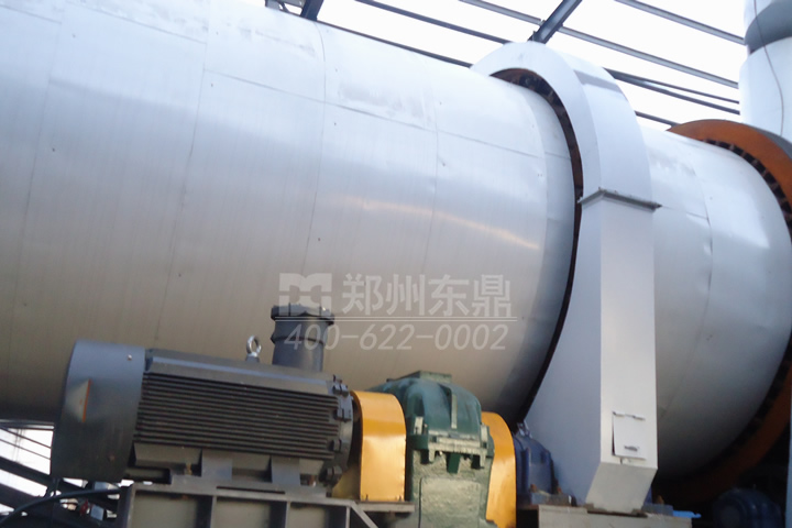 大型精礦粉球團(tuán)類烘干機(jī)設(shè)備是一種處理能力大、穩(wěn)定高效、自動(dòng)化程度高的專用烘干器，適用于鐵精礦、錳礦粉、鈷礦粉、銅精礦、金礦粉、鉛精粉、錫礦粉、汞礦粉、磷精礦、鉬精礦等精礦