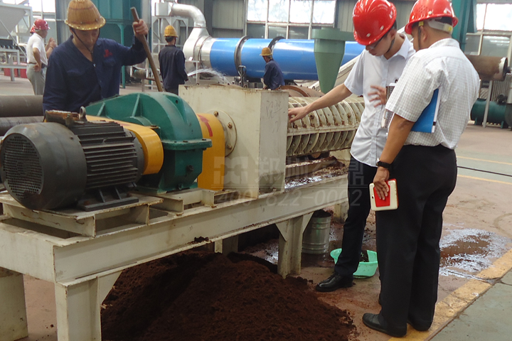 椰糠烘干機(jī)烘干椰槺椰絲成本低，占地面積小，提供椰槺烘干現(xiàn)場(chǎng)考察咨詢(xún)
